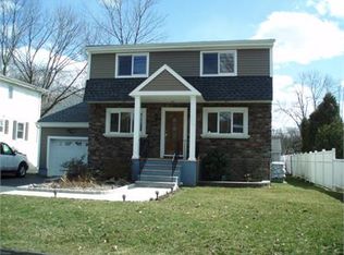 17 Ratcliffe Rd, Wayne, NJ 07470