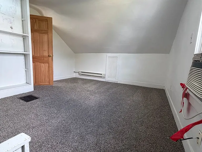 917 Gilbert Ct — Photo 13