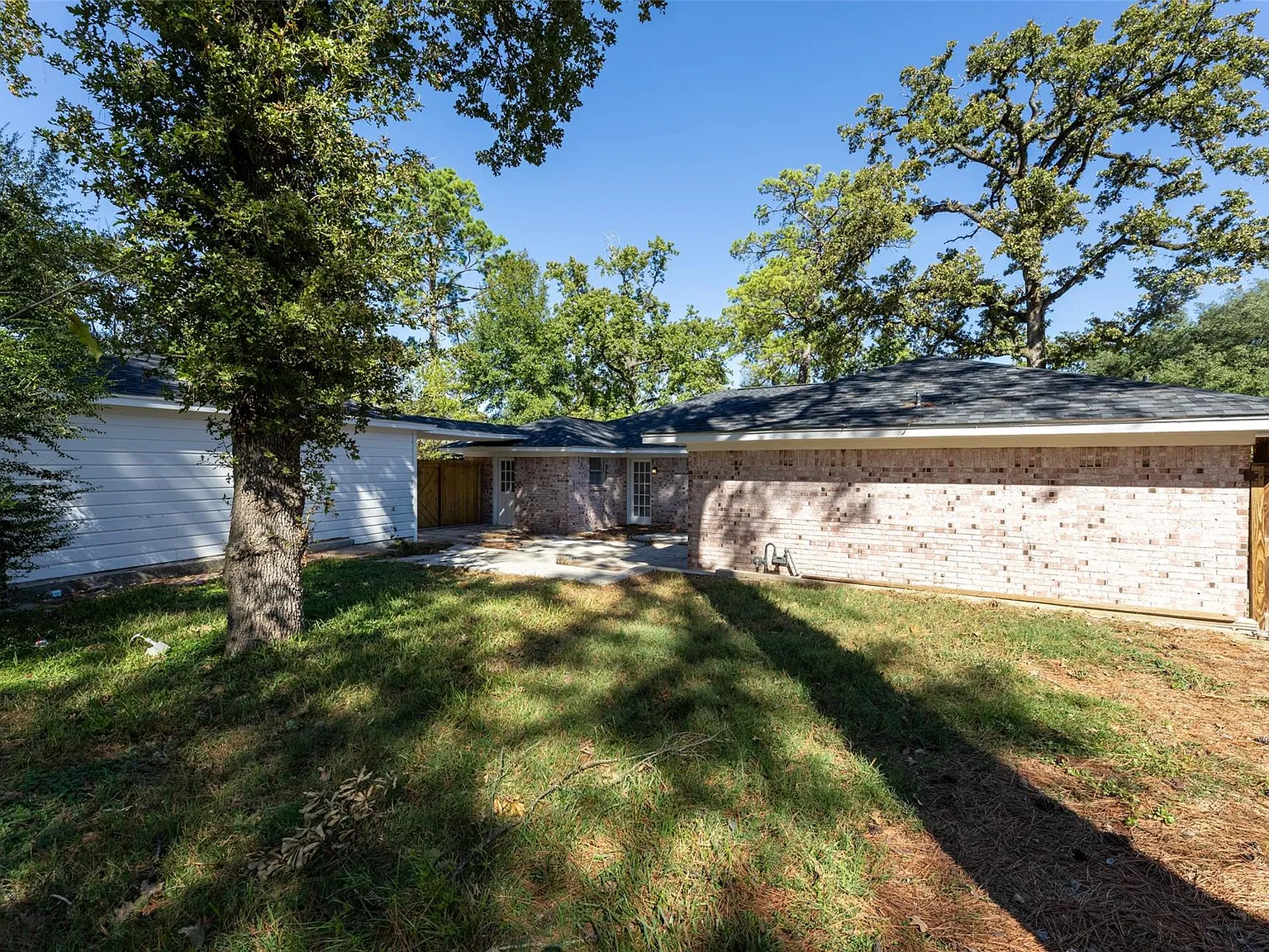 3 bed, 2.0 bath, 2264 sqft, $1,950 — Photo 4