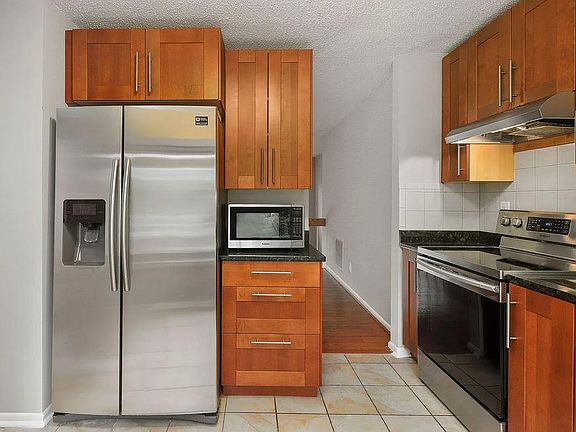 2nd image of 3085 Bridgeton Ct