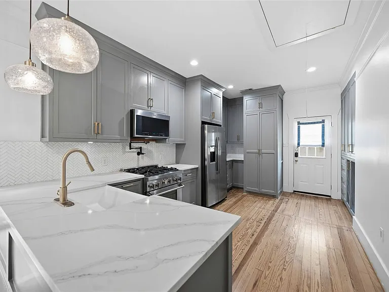 208 Archer St — Photo 10
