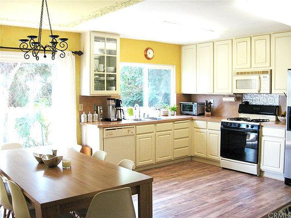 2nd image of 1008 La Presa Ave
