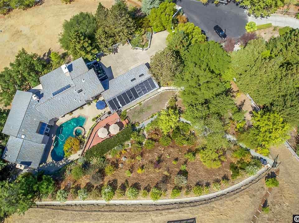 2nd image of 50 Saddleback Pl