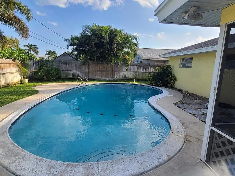231 Shore Ln — Photo 13