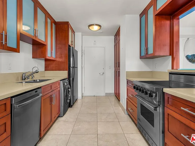 865 Comstock Ave #4C — Photo 16