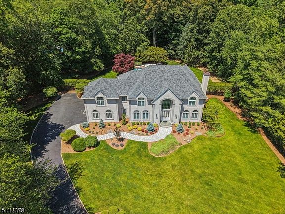 2nd image of 114 Valley Rd