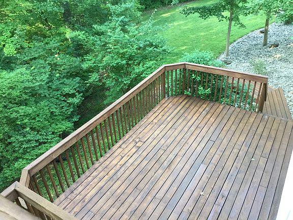 3rd image of 755 Evergreen Pl