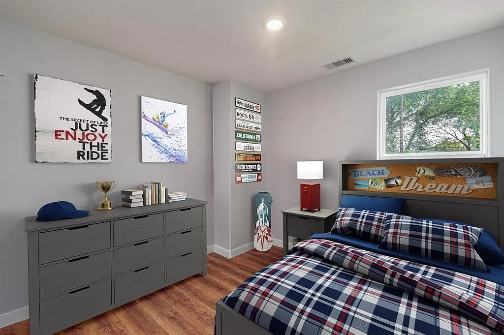 3 bed, 2.0 bath, 1350 sqft, $1,600 — Photo 3
