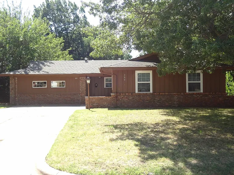 309 Rosewood Dr — Photo 1