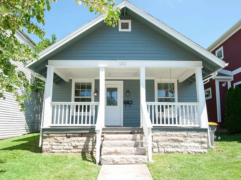 1202 N Walnut St