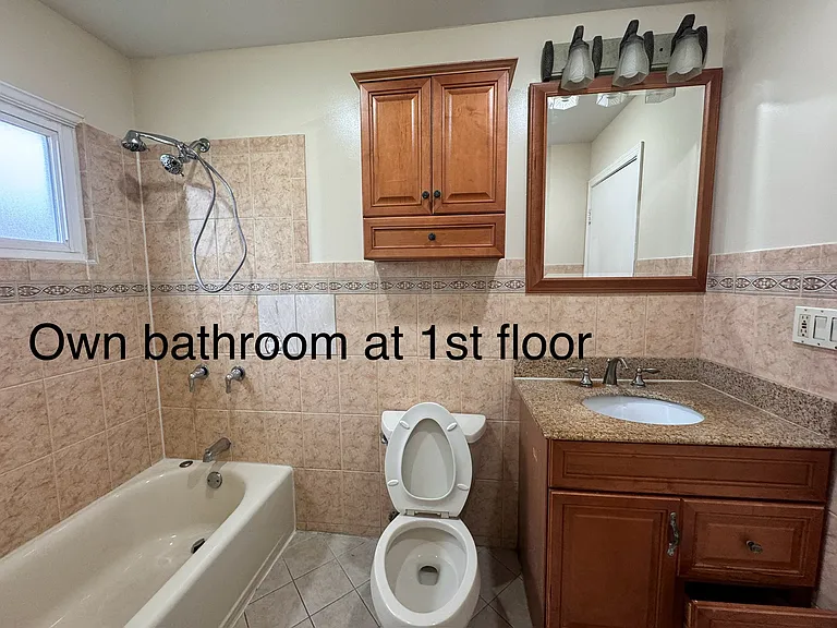 403 Calvin Ln — Photo 1
