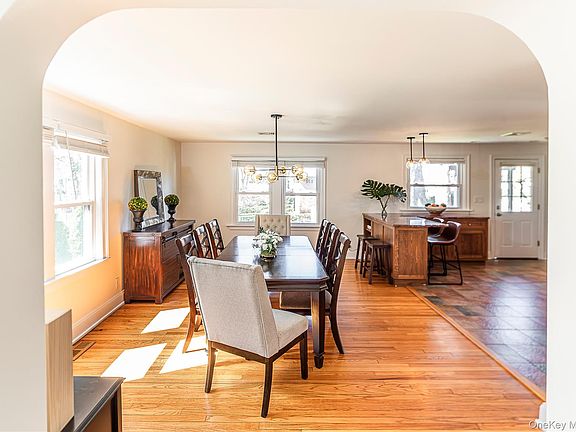 4th image of 459 Bronxville Road