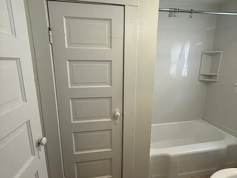 1357 S Florence Ave — Photo 13