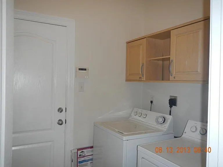 917 Milton St — Photo 10