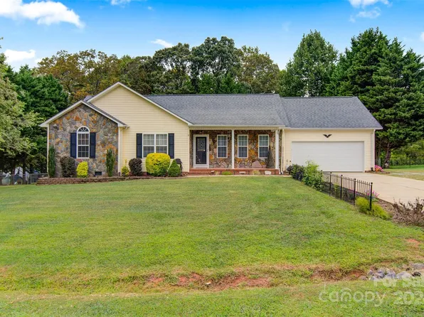 4675 Powder Horne Ln, Conover, NC 28613