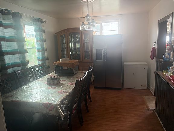 3rd image of 217 Barrington Rd