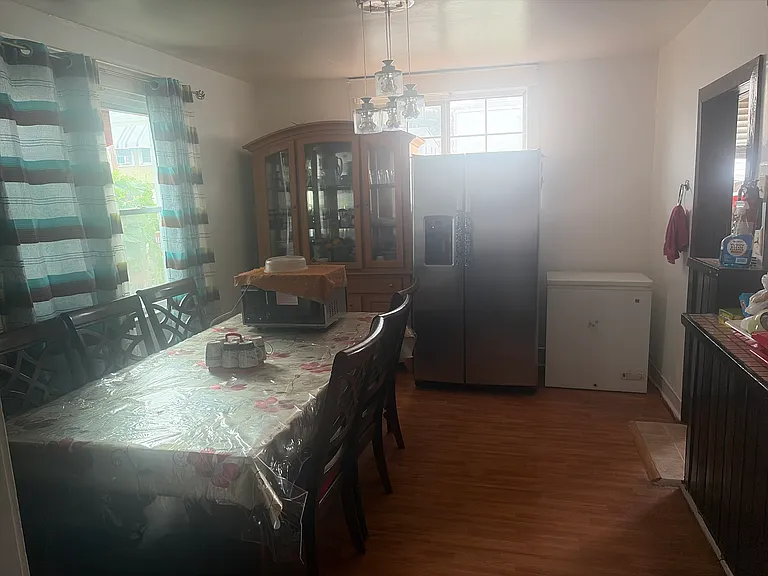 217 Barrington Rd — Photo 3