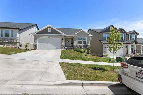 932 N Olson Dr Photo 1