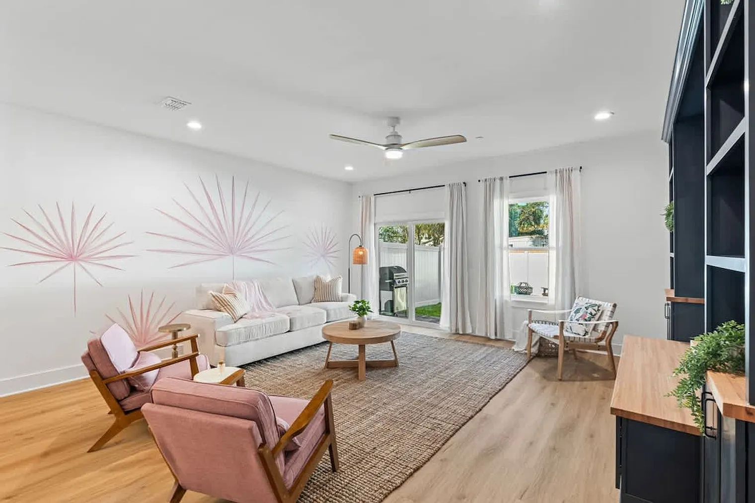 3 bed, 2.0 bath, 2098 sqft, $3,303 — Photo 4