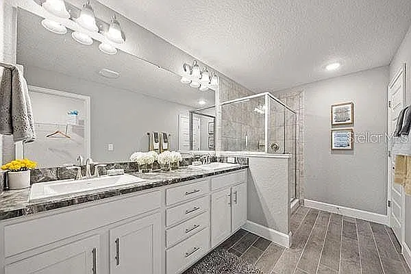 4 bed, 2200 sqft, $2,850 — Photo 4