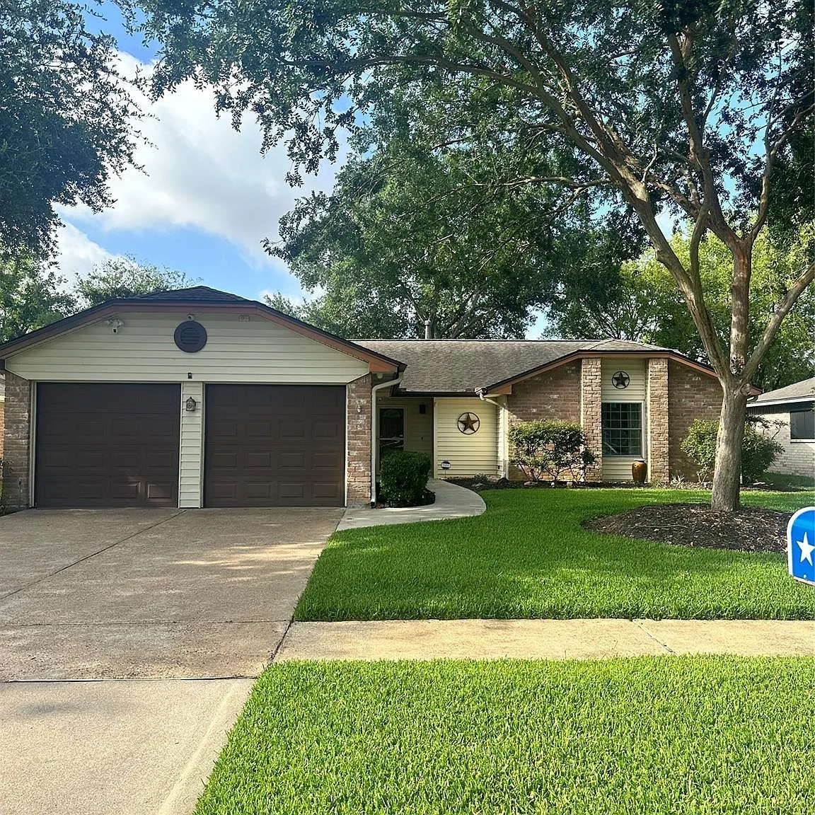 3 bed, 2.0 bath, 1545 sqft, $2,100 — Photo 1