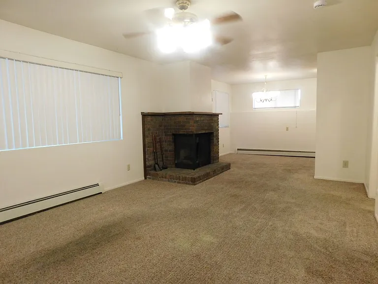 402 Dressell Dr — Photo 4