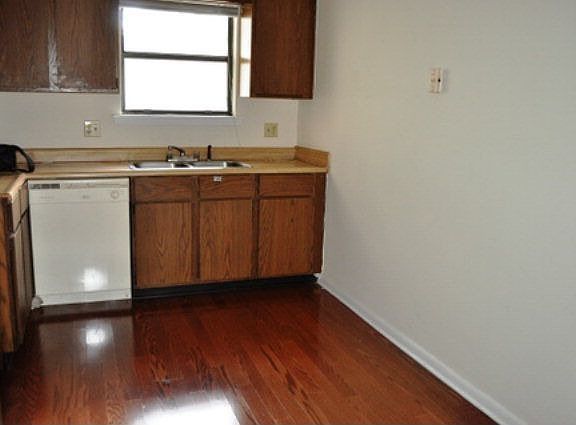 3rd image of 115 Stonehedge Dr