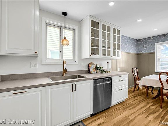 3rd image of 21531 Avalon St