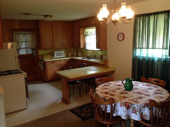 Kitchen & Dining