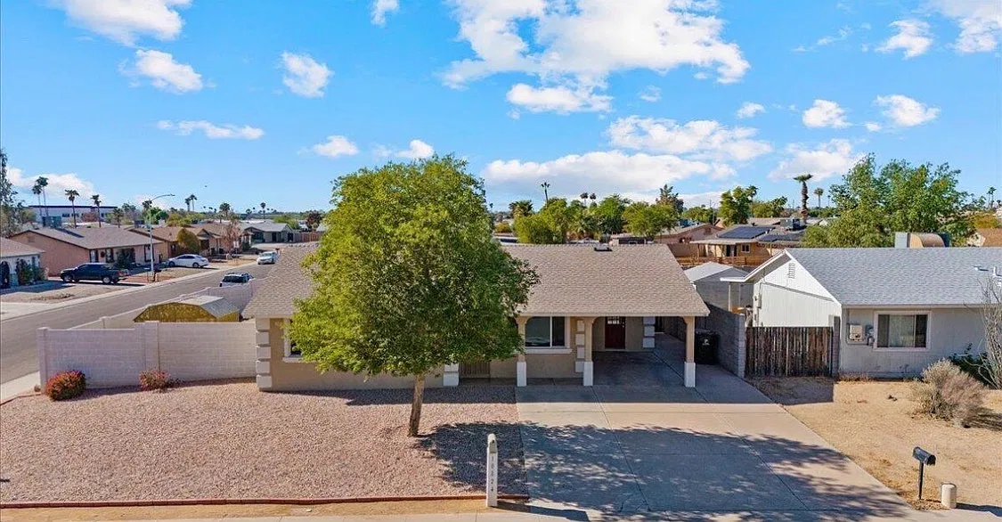 3 bed, 1200 sqft, $900 — Photo 1