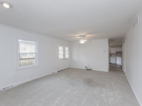 5th image of 3675 Walden Dr