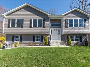 65 Mountaindale Rd, Smithfield, RI 02917