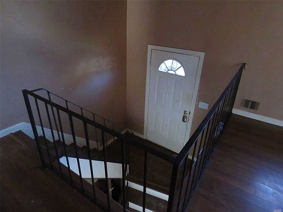 5th image of 24 Fairway Dr