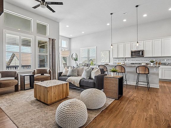 3rd image of 8607 Holman Cir