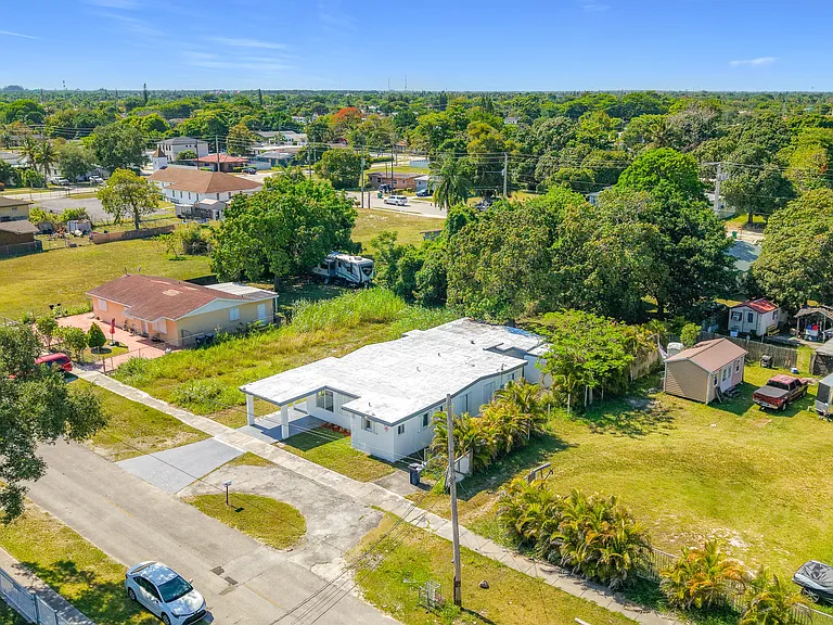 10235 SW 177th St — Photo 47