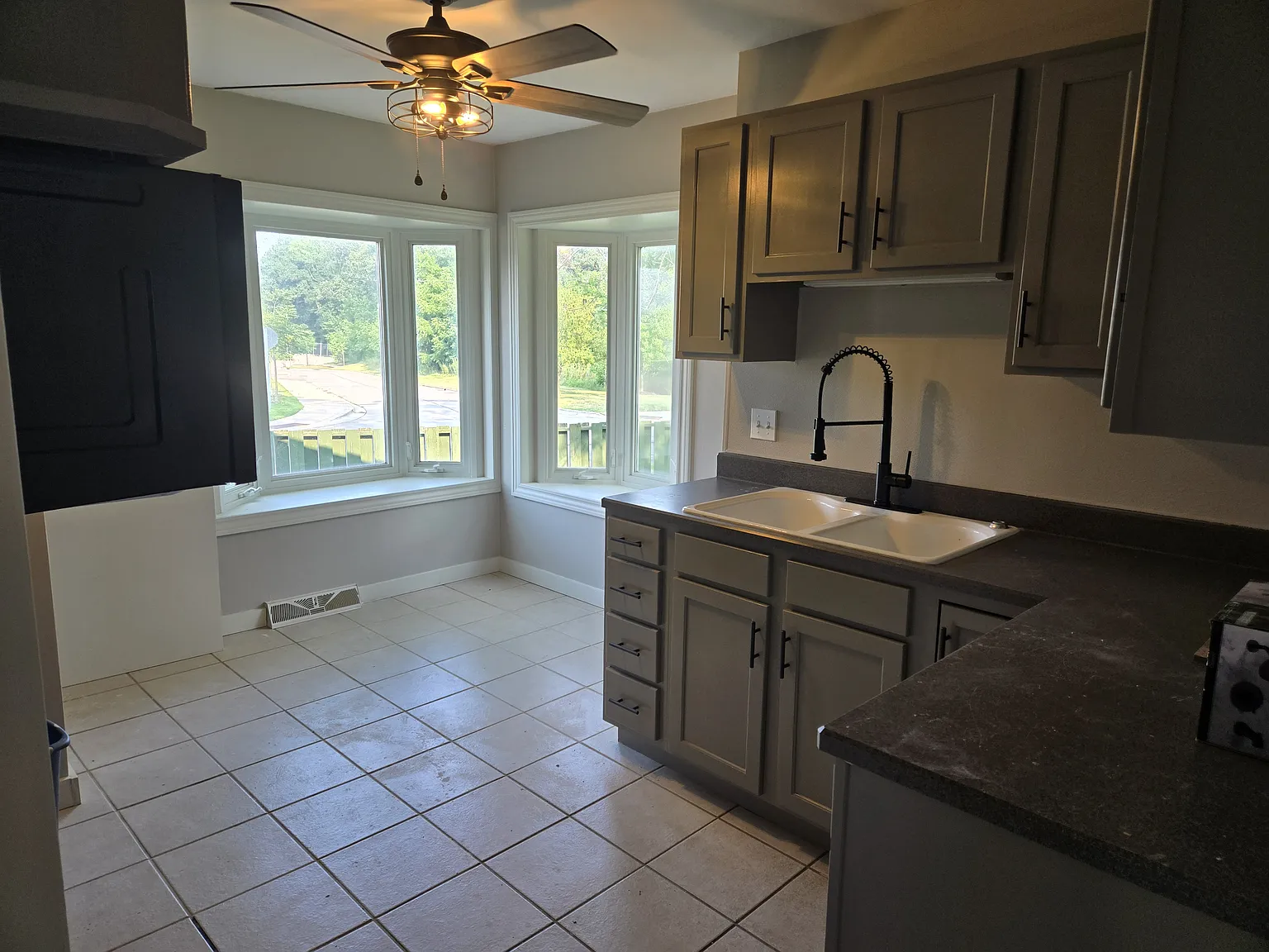 3 bed, 1150 sqft, $1,800 — Photo 4