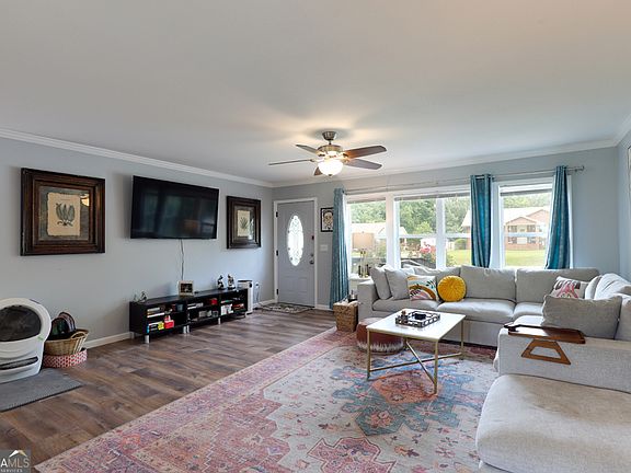5th image of 303 Vickery St