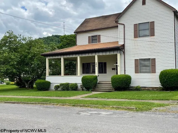 101 Center St, Mannington, WV 26582
