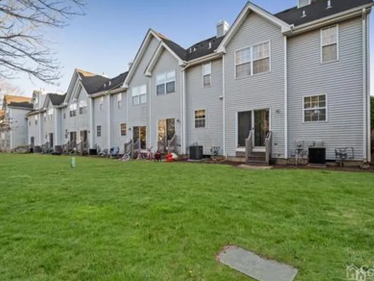 1211 Blossom Cir — Photo 30