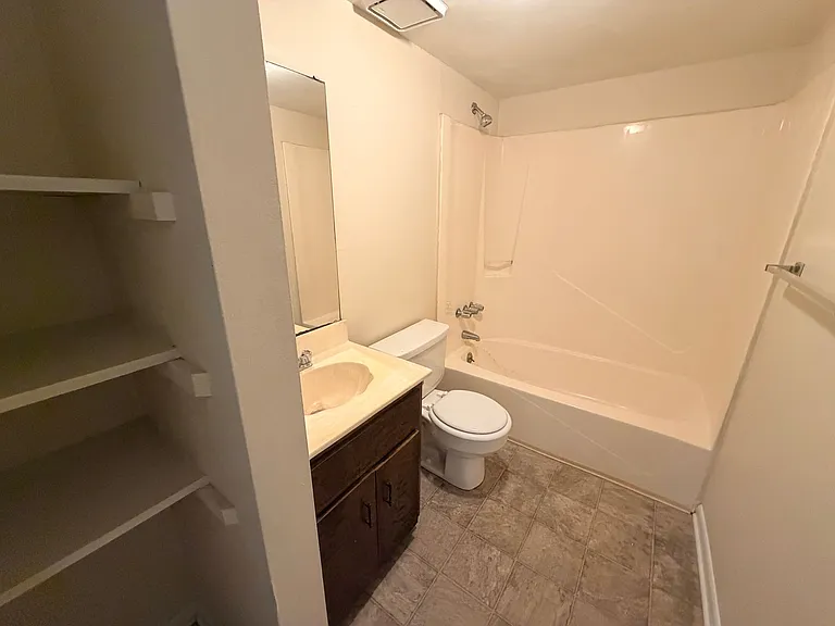 Chimney Creek Apartments — Photo 43
