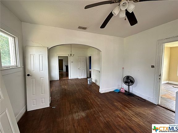 3rd image of 532 N Eckhardt St