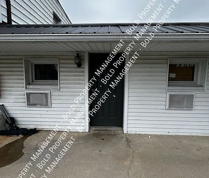 1137 W Main St #8 — Photo 1