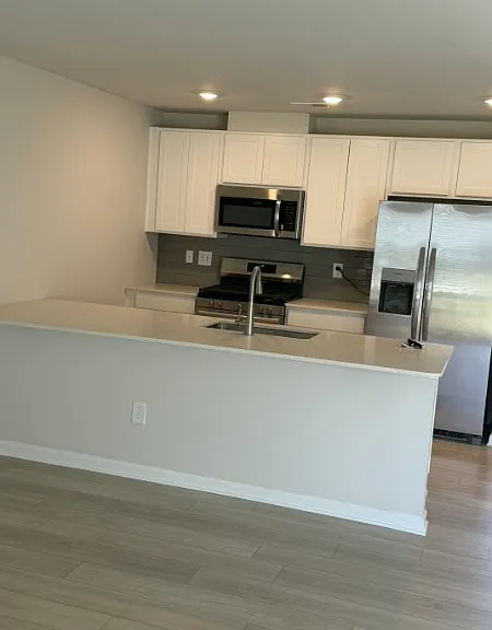 718 Peyden Ln — Photo 2