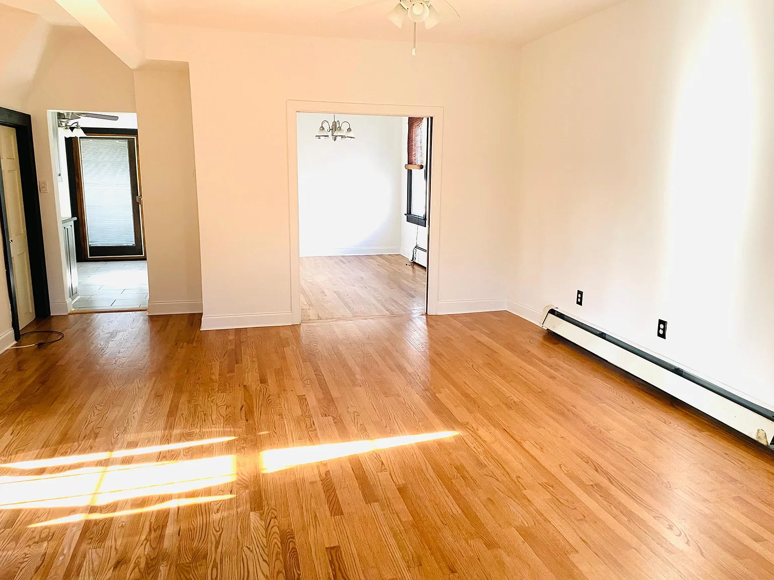 3 bed, 1900 sqft, $3,600 — Photo 4