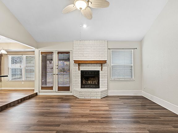 3rd image of 2413 Phyllis Dr