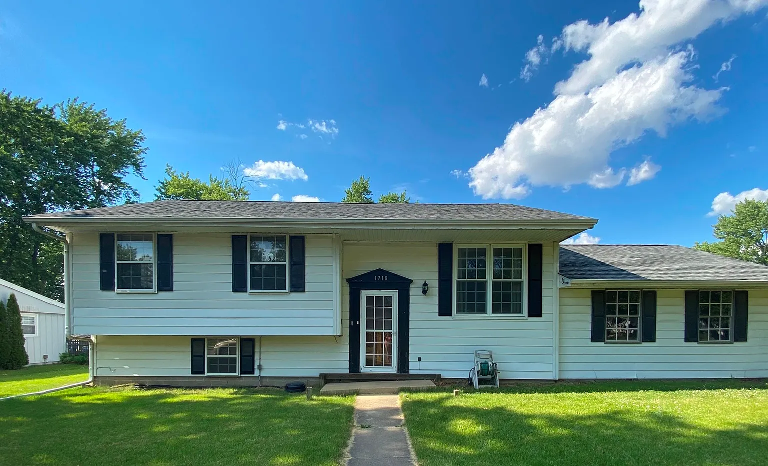 1718 Wildwood Rd photo 1