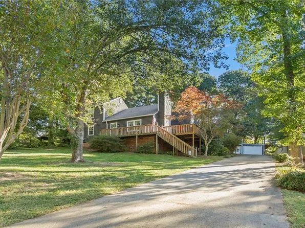 211 Shady Ln, Thomasville, NC 27360