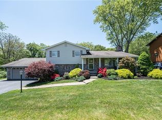 1824 Hassam Rd, Coraopolis, PA 15108