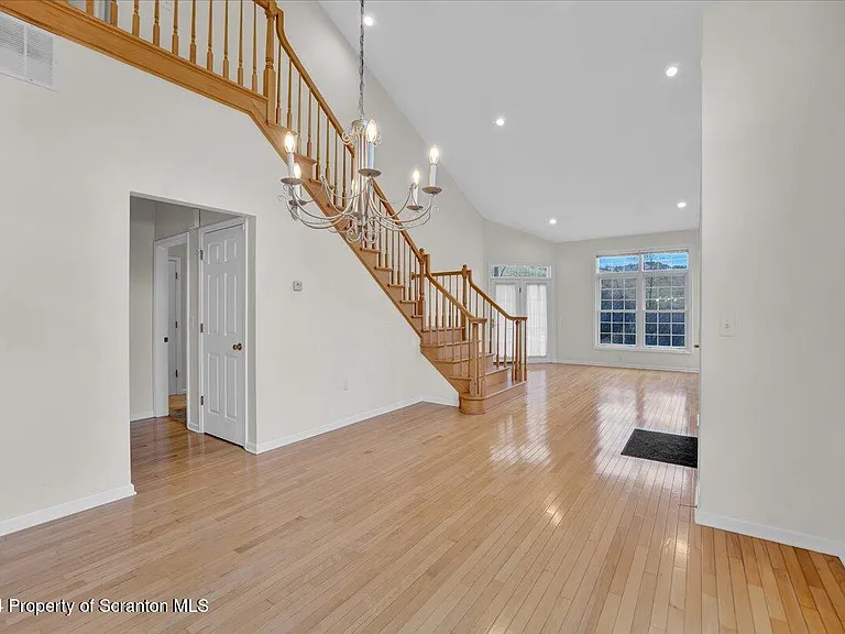 1404 Verne Close — Photo 6