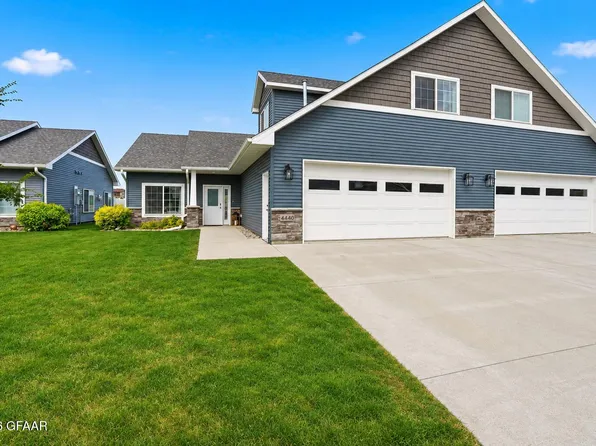 4440 Edgewood Ct, Grand Forks, ND 58201